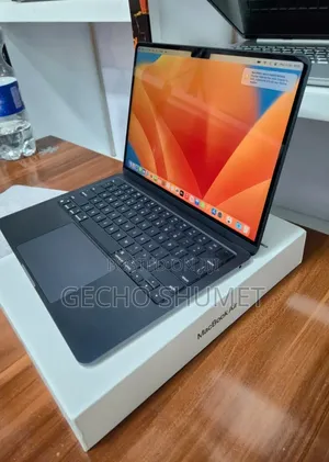 New Laptop Apple MacBook Air 2022 M2 8GB SSD 256GB