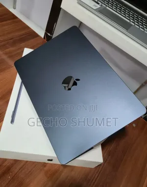 New Laptop Apple MacBook Air 2022 M2 8GB SSD 256GB