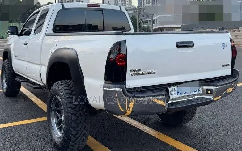 Toyota Tacoma 2012 White