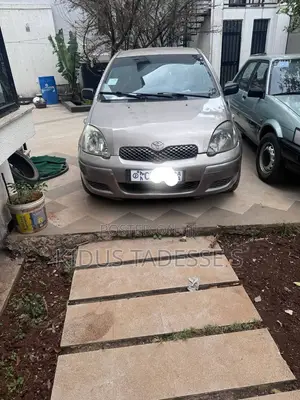 Toyota Yaris 2004 Gray
