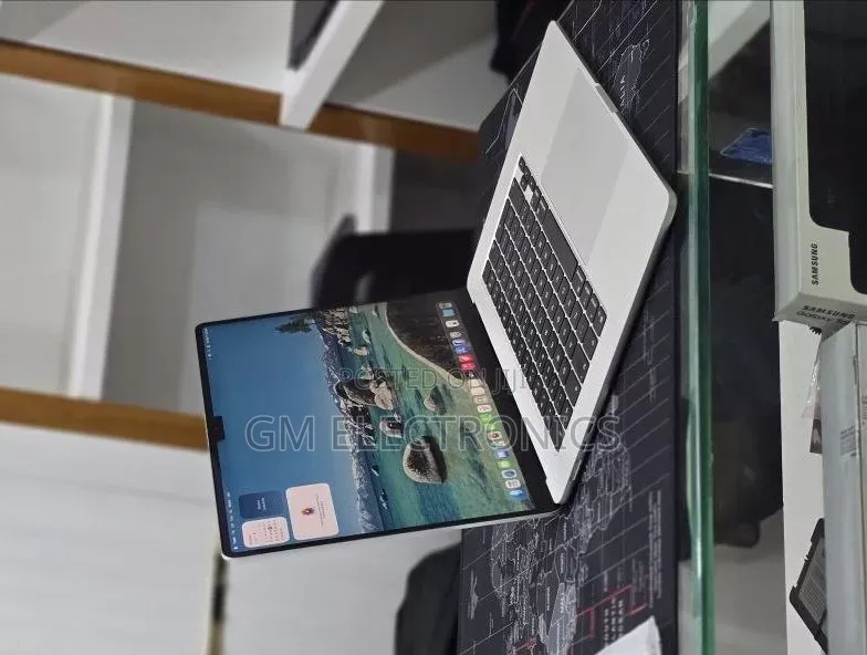 New Laptop Apple MacBook Air 2026 M5 16GB Apple M5 Max SSD 512GB