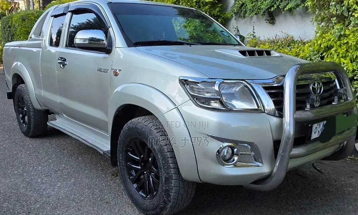 Toyota Hilux 3.0 D-4D 4x4 2013 Gold