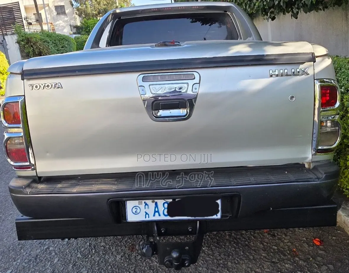 Toyota Hilux 3.0 D-4D 4x4 2013 Gold