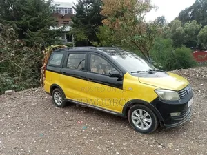 Dongfeng Glory 2018 Yellow