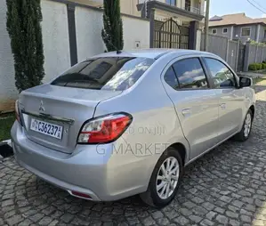 Mitsubishi Attrage 2022 Silver