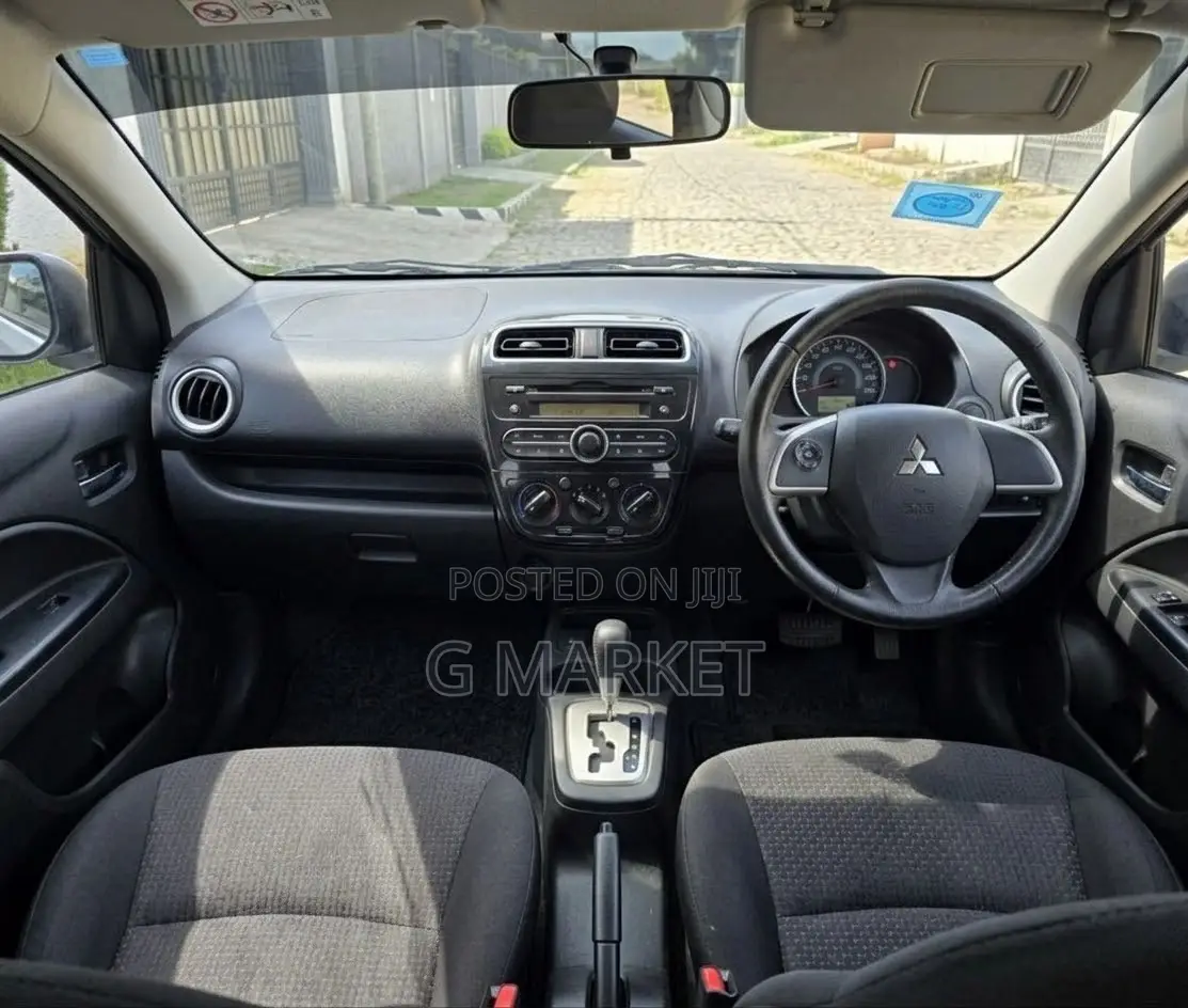 Mitsubishi Attrage 2022 Silver