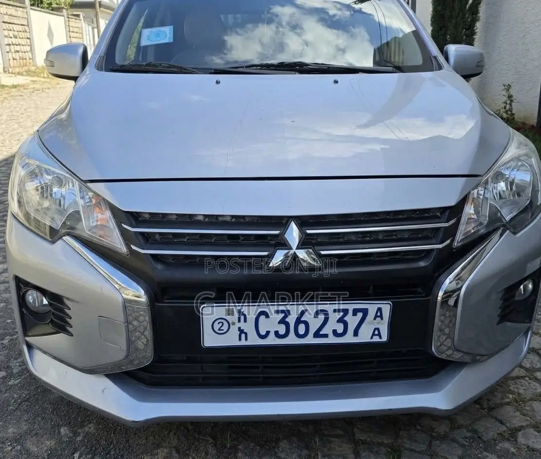 Mitsubishi Attrage 2022 Silver