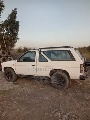 Nissan Pathfinder 1987 White