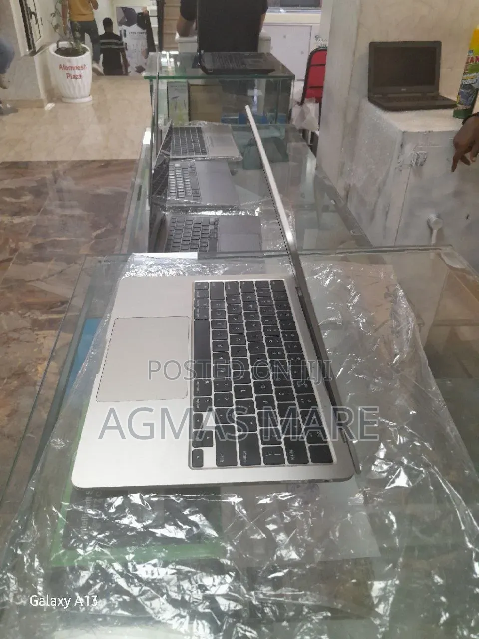 New Laptop Apple MacBook Air 2022 M2 16GB Apple M2 SSD 1T