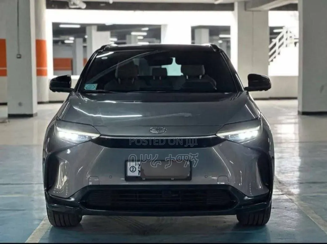 Toyota bZ4X 71.4 kWh AWD 2023 Silver