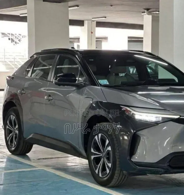 Toyota bZ4X 71.4 kWh AWD 2023 Silver
