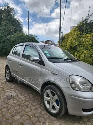 Toyota Vitz 2002 Silver