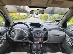 Toyota Vitz 2002 Silver