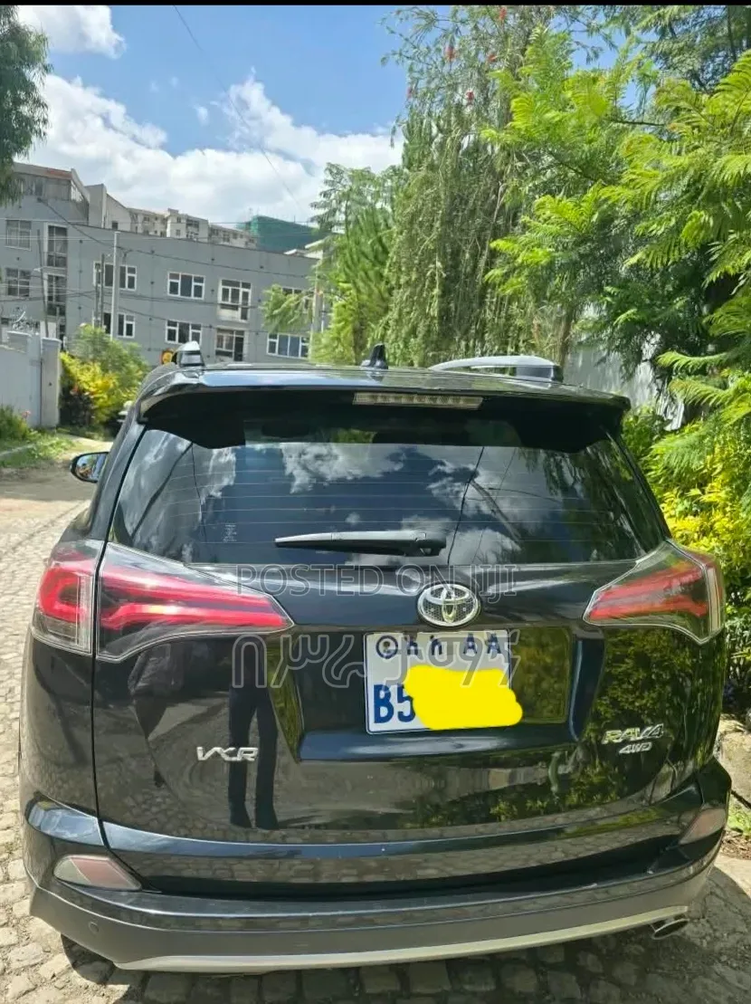 Toyota RAV4 LE 4dr SUV (2.5L 4cyl 6A) 2018 Black