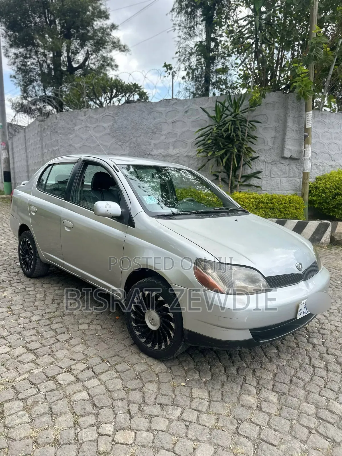Toyota Platz 2001 Silver
