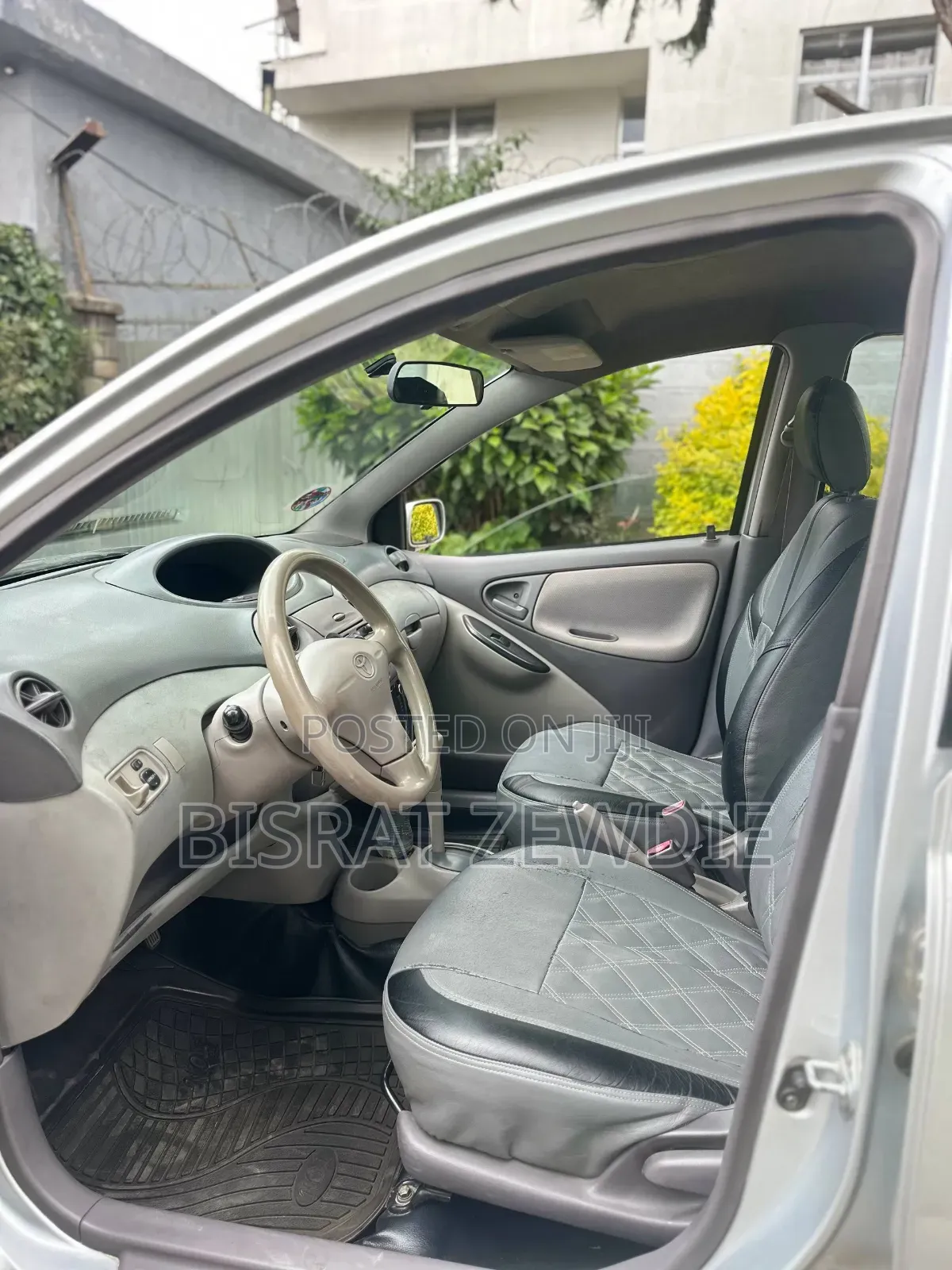 Toyota Platz 2001 Silver