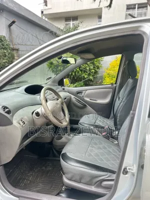 Toyota Platz 2001 Silver