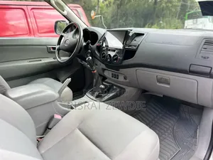 Toyota Hilux 2010 White
