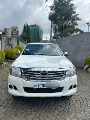 Toyota Hilux 2010 White