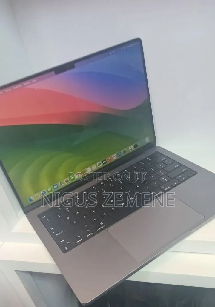 New Laptop Apple MacBook Pro 2023 M3 8GB Apple M3 Pro SSD 512GB