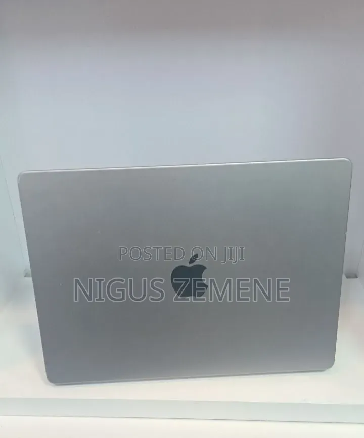 New Laptop Apple MacBook Pro 2023 M3 8GB Apple M3 Pro SSD 512GB