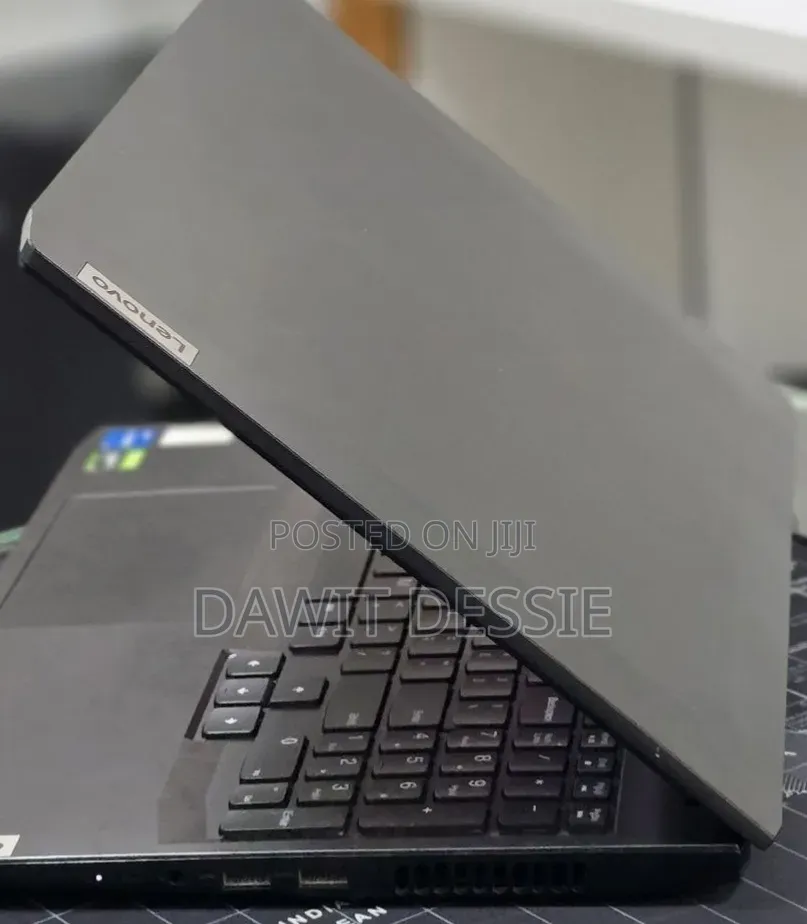New Laptop Lenovo 8GB Intel Core i5 SSD 512GB