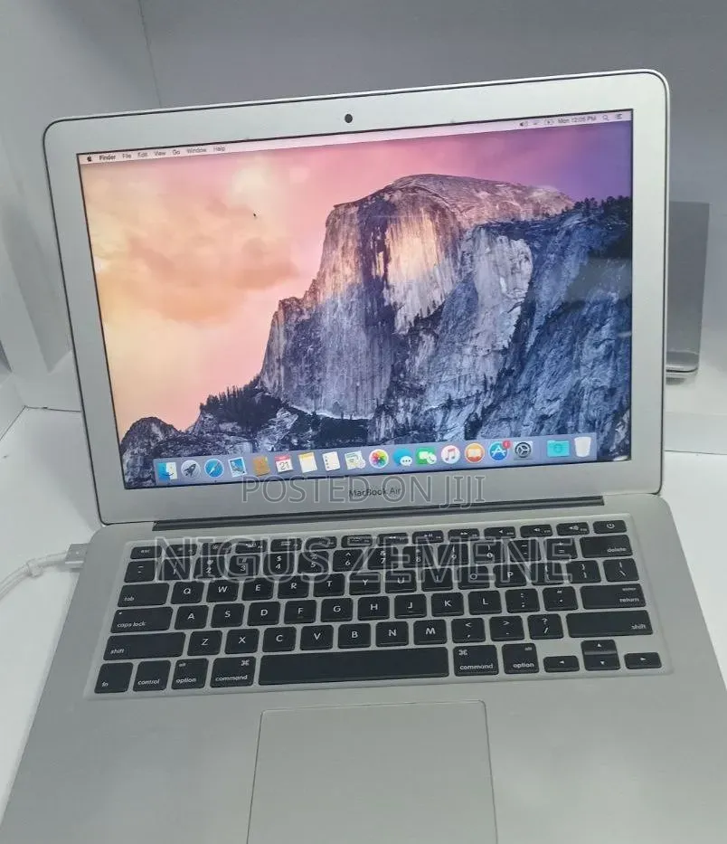 New Laptop Apple MacBook Air 2017 8GB Intel Core i7 SSD 128GB