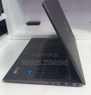 New Laptop HP ZBook Firefly G8 16GB Intel Core i7 SSD 512GB
