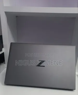 New Laptop HP ZBook Firefly G8 16GB Intel Core i7 SSD 512GB