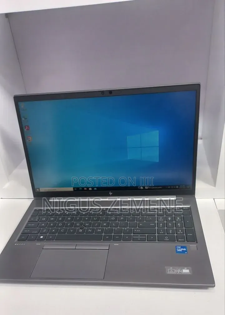 New Laptop HP ZBook Firefly G8 16GB Intel Core i7 SSD 512GB