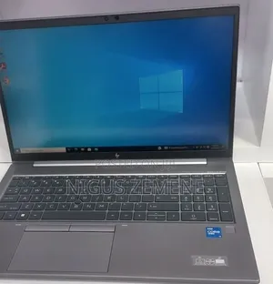 New Laptop HP ZBook Firefly G8 16GB Intel Core i7 SSD 512GB