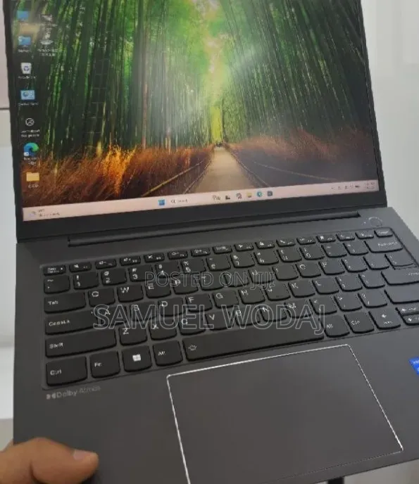 New Laptop Samsung Galaxy Book5 Pro 16GB Intel Core i7 SSD 512GB