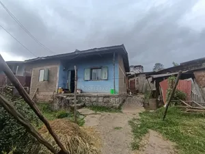 4bdrm House in ቦሌ Vip መንገድ ላይ የፊት, Bole for sale