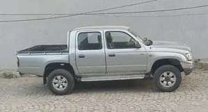 Toyota Hilux 2001 White