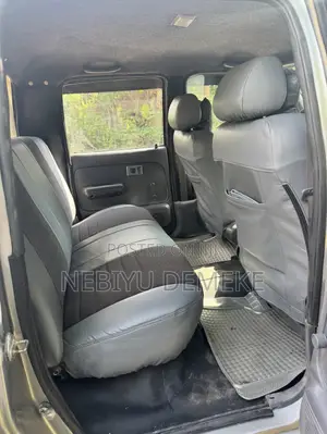 Toyota Hilux 2001 White