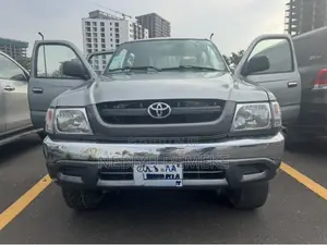 Toyota Hilux 2001 White