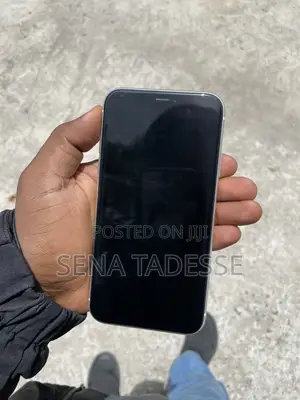 Apple iPhone XR 64 GB White