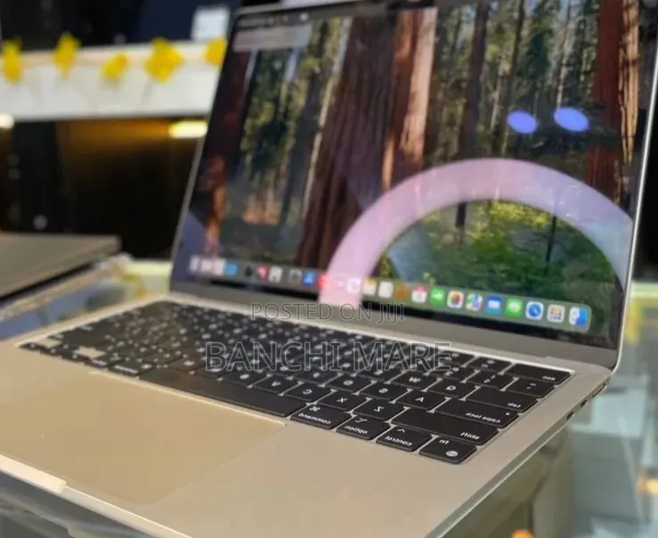 New Laptop Apple MacBook Air 2025 M4 16GB Apple M4 SSD 512GB