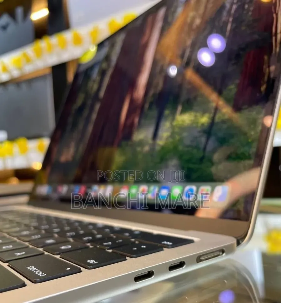 New Laptop Apple MacBook Air 2025 M4 16GB Apple M4 SSD 512GB