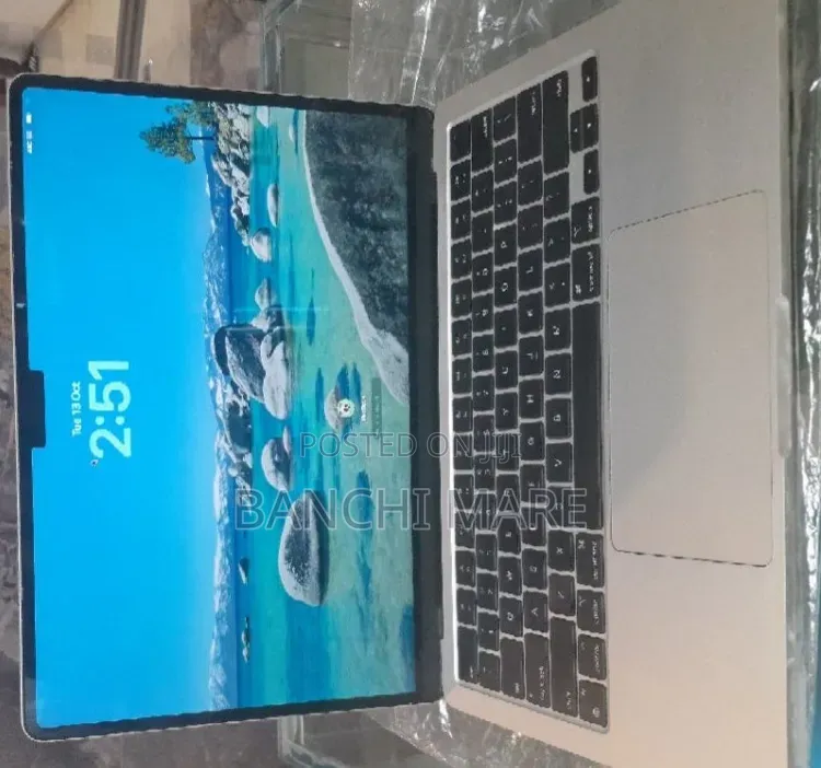 New Laptop Apple MacBook Air 2023 M2 16GB Apple M2 SSD 1T