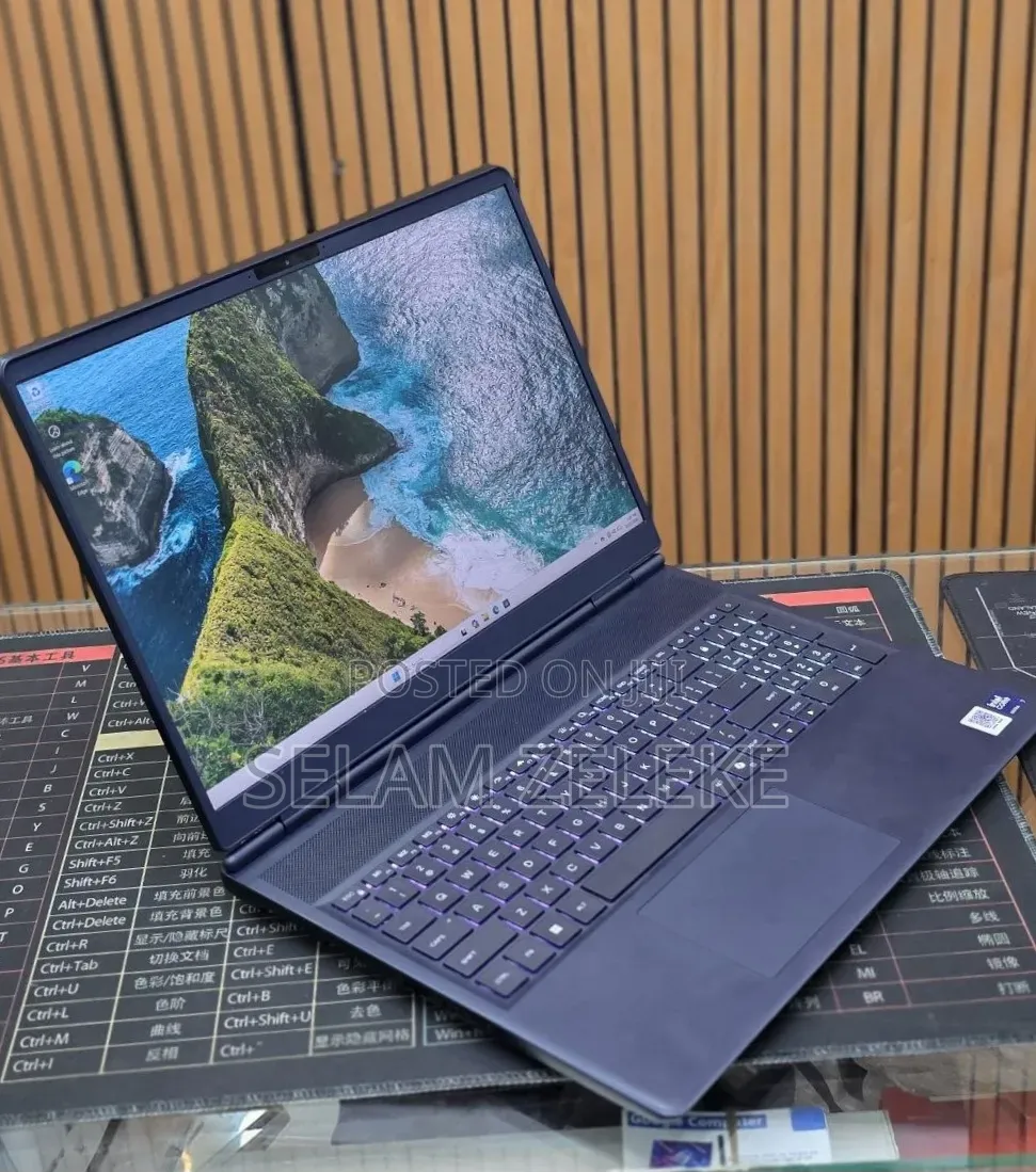 New Laptop Dell 16GB Intel Core Ultra 7 SSD 1T