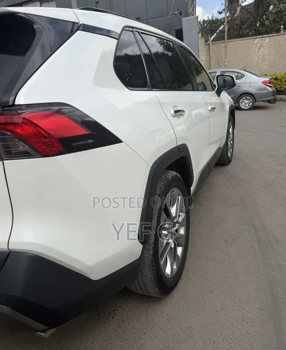 Toyota RAV4 2020 White