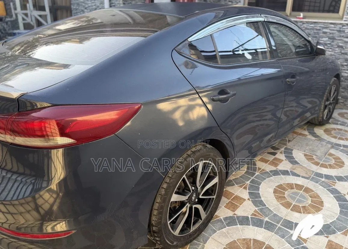 Hyundai Avante 2017 Gray