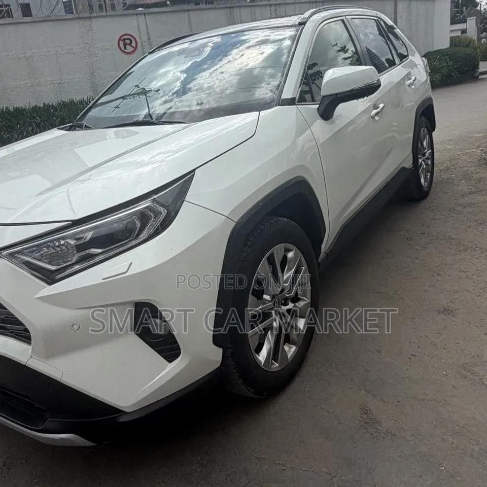 Toyota RAV4 2020 White