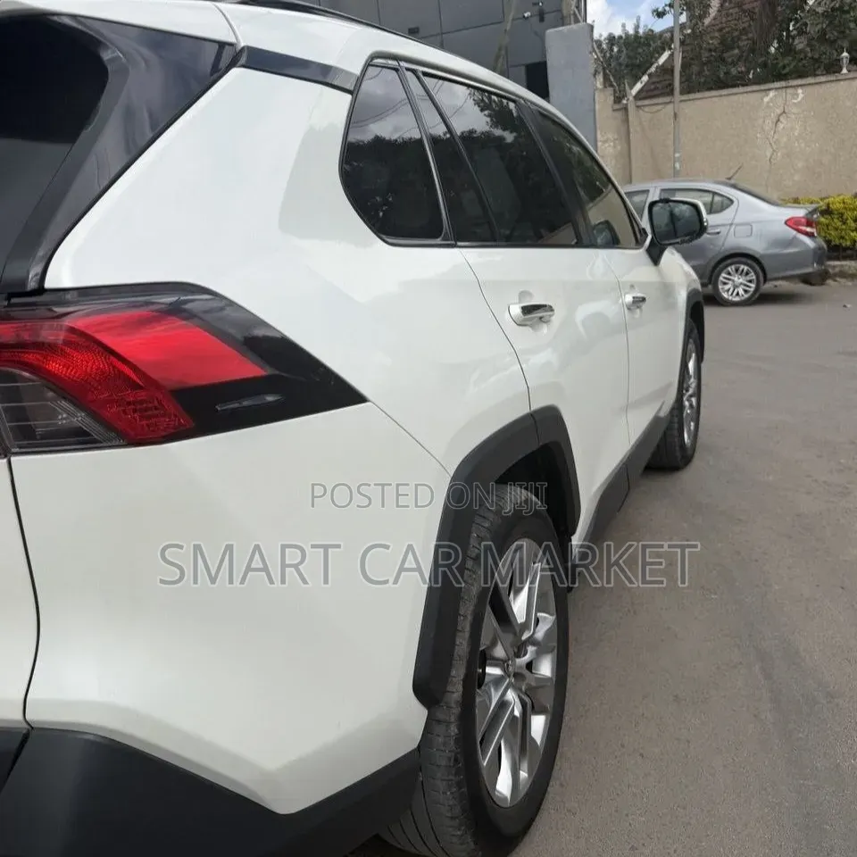 Toyota RAV4 2020 White