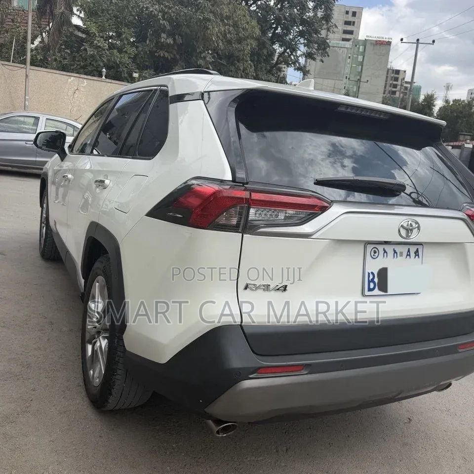 Toyota RAV4 2020 White