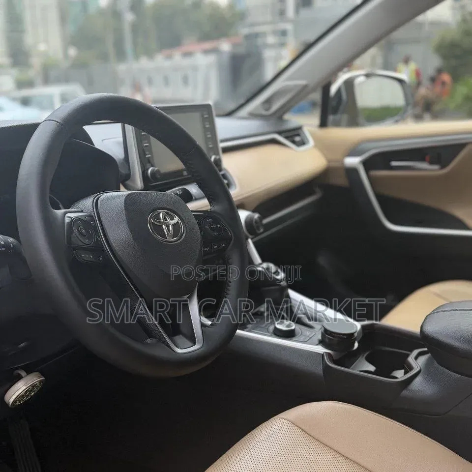 Toyota RAV4 2020 White