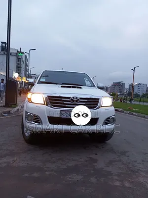 Toyota Hilux 2013 White