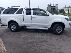 Toyota Hilux 2013 White