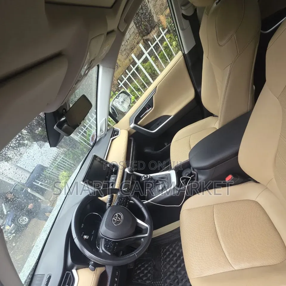 Toyota RAV4 2022 Green